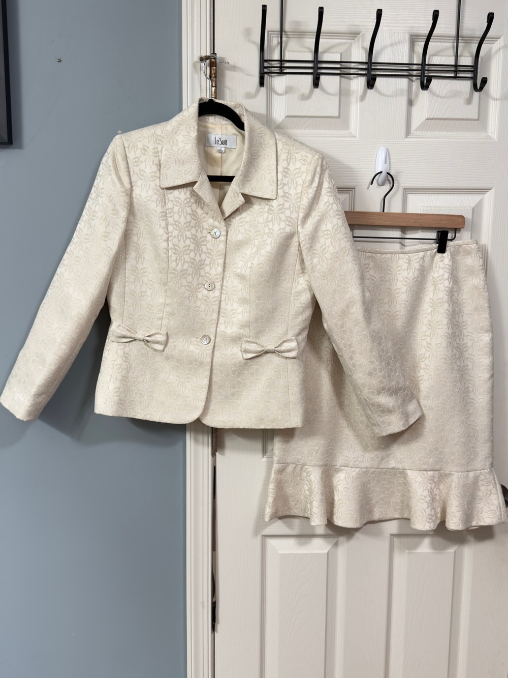 Le Suit Floral Jacquard Skirt Suit Size 10 Like New